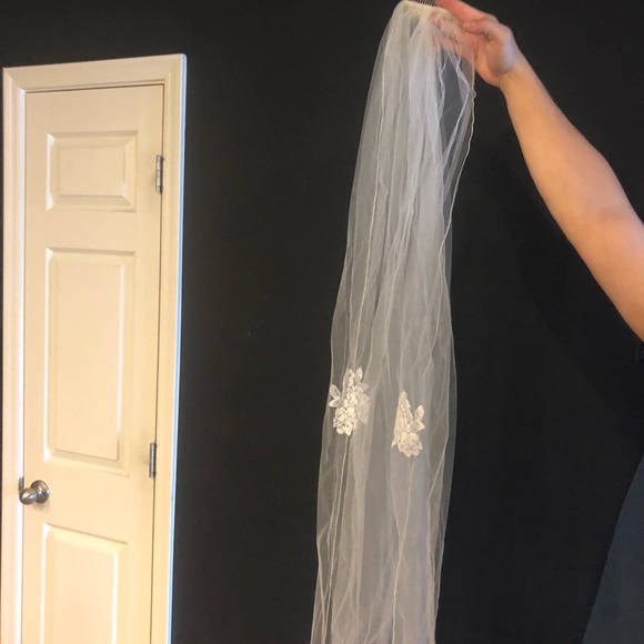 Size 10 Ivory Wedding Dress. New with Tags - Picture 5 of 8